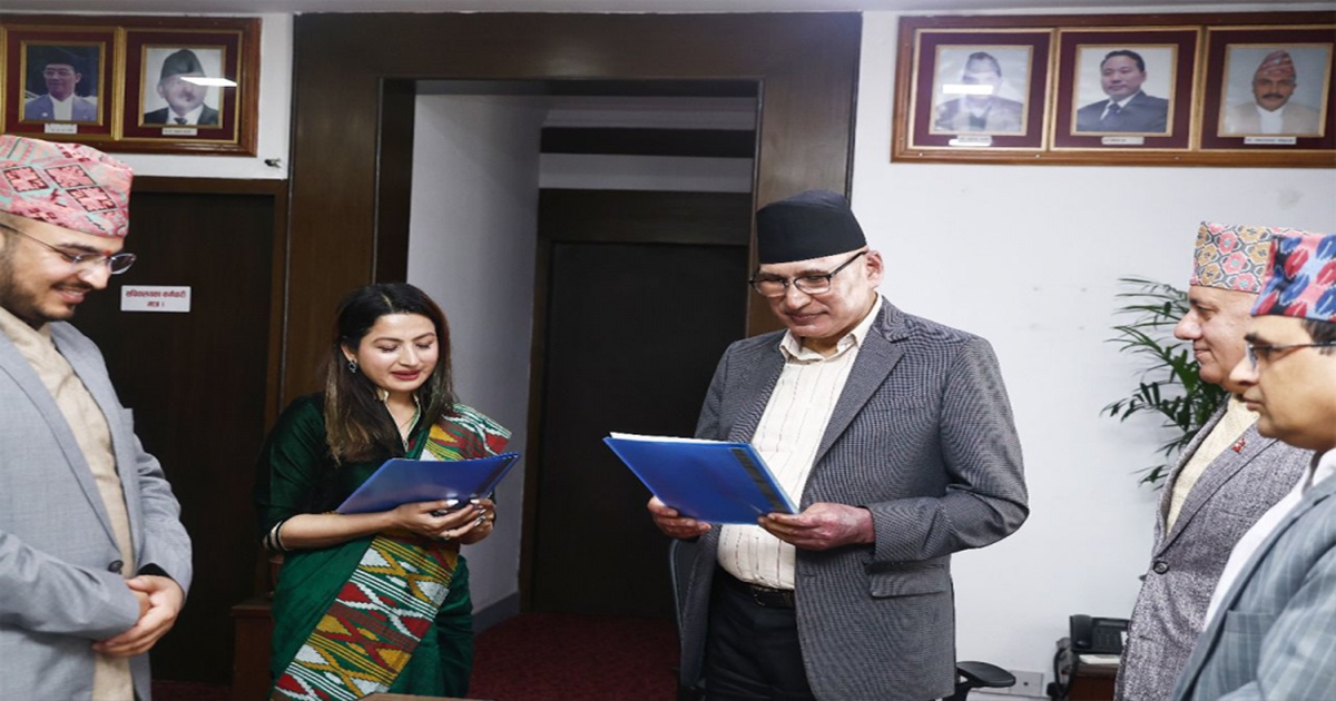 बीमा प्राधिकरणको नवनियुक्त सञ्चालक पोखरेलद्वारा सपथ ग्रहण
